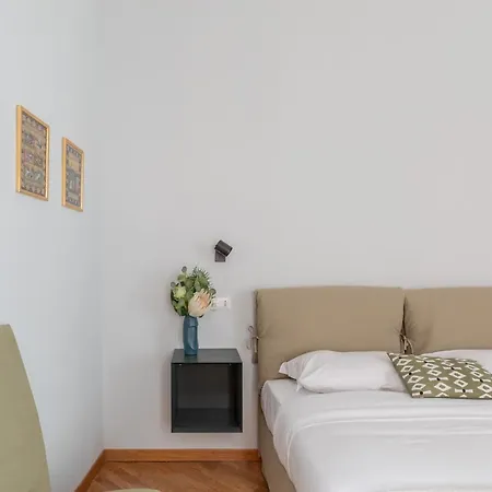 Iflat Trevi Charming Apartment